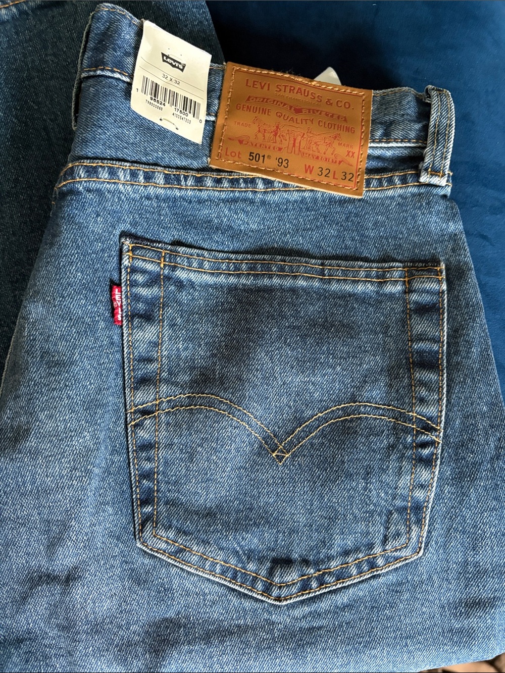 Levi's 501 Straight Jeans in Blue with Leather Patch